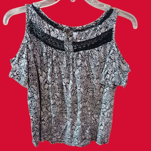 Lucky Brand Womens Cold Shoulder Top Black & White Floral Lace Trim Small - Picture 5 of 12
